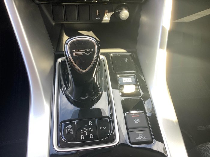 2024 Mitsubishi Eclipse Cross PHEV ES