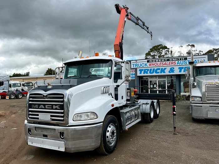 2014 Mack Granite Palfinger Pk11001 Light Use $60000+Gst MACK GRANITE WHITE
