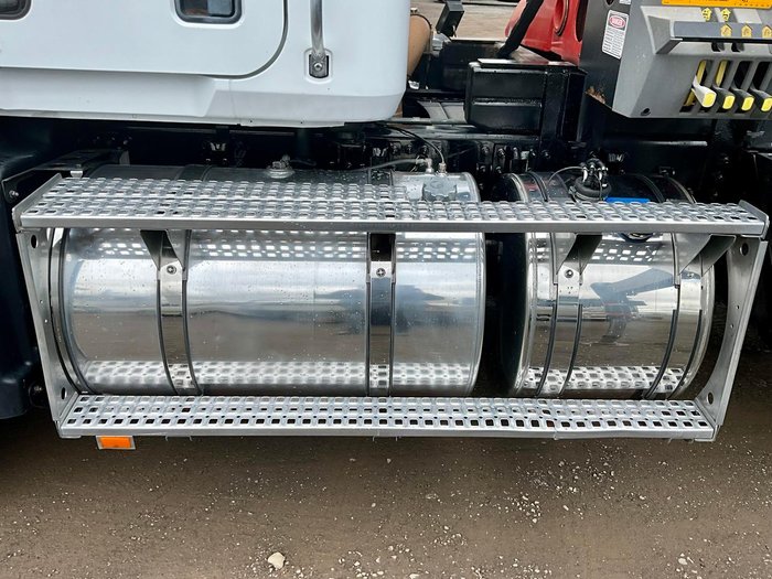 2014 Mack Granite Palfinger Pk11001 Light Use $60000+Gst MACK GRANITE WHITE