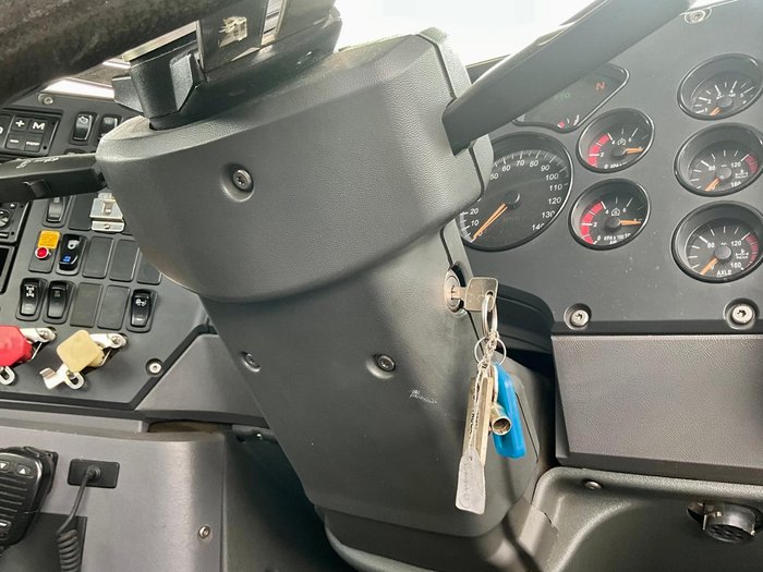 2014 Mack Granite Palfinger Pk11001 Light Use $60000+Gst MACK GRANITE WHITE