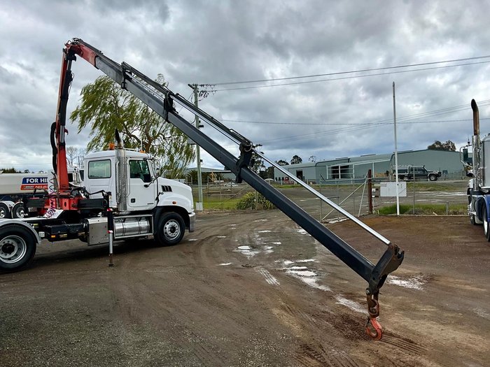 2014 Mack Granite Palfinger Pk11001 Light Use $60000+Gst MACK GRANITE WHITE
