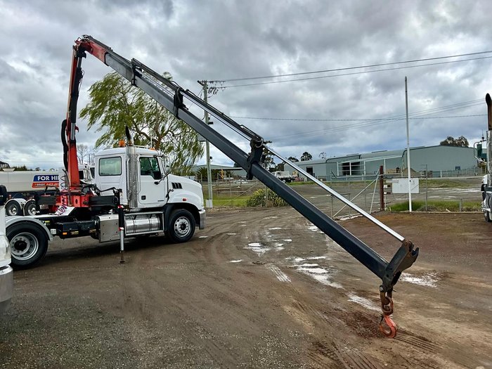 2014 Mack Granite Palfinger Pk11001 Light Use $60000+Gst MACK GRANITE WHITE