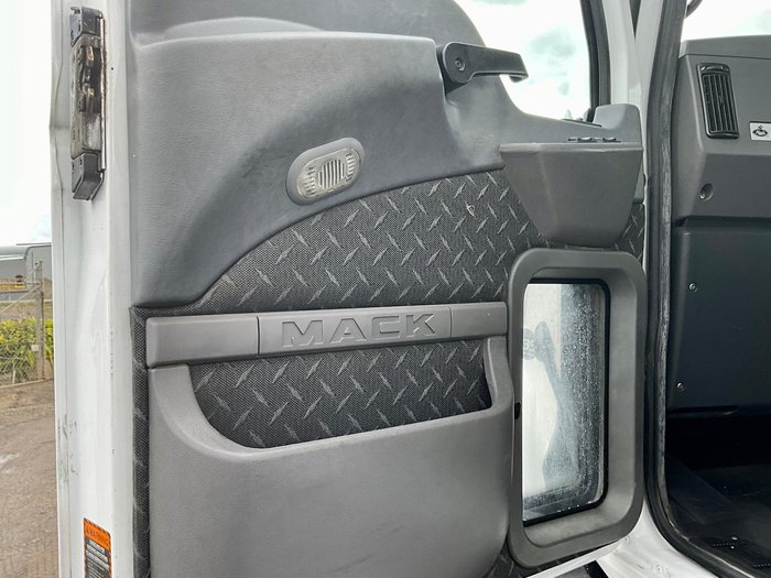 2014 Mack Granite Palfinger Pk11001 Light Use $60000+Gst MACK GRANITE WHITE