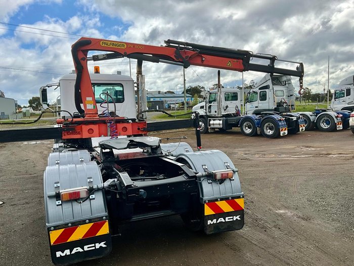 2014 Mack Granite Palfinger Pk11001 Light Use $60000+Gst MACK GRANITE WHITE