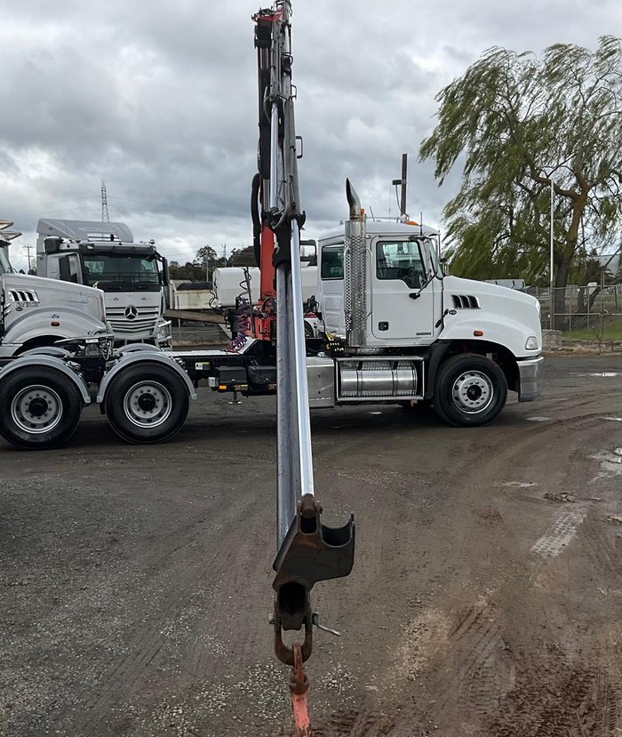 2014 Mack Granite Palfinger Pk11001 Light Use $60000+Gst MACK GRANITE WHITE