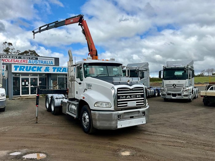2014 Mack Granite Palfinger Pk11001 Light Use $60000+Gst MACK GRANITE WHITE