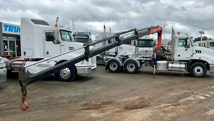 2014 Mack Granite Palfinger Pk11001 Light Use $60000+Gst MACK GRANITE WHITE