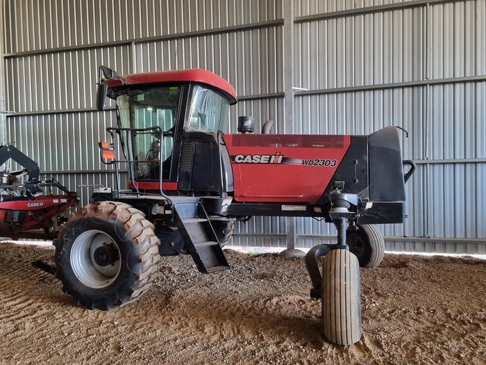 2011 CASE IH Wd2303 Red