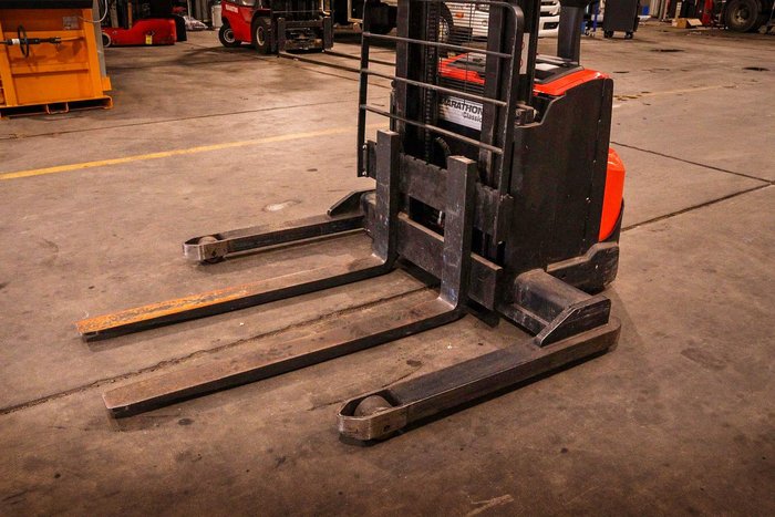 2012 Toyota Staxio Swe120s Power Stacker Orange