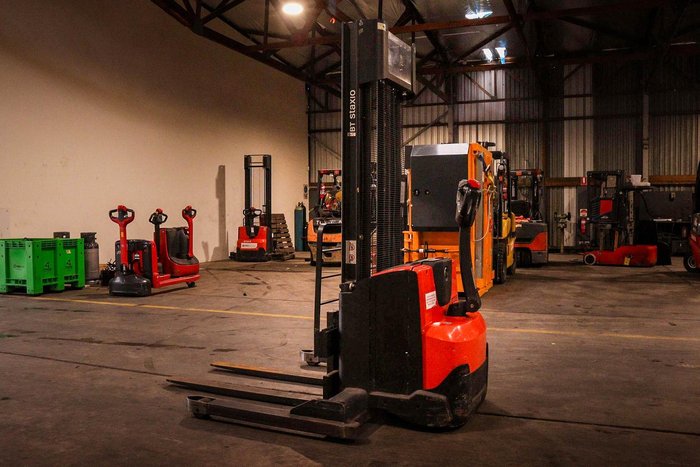2012 Toyota Staxio Swe120s Power Stacker Orange