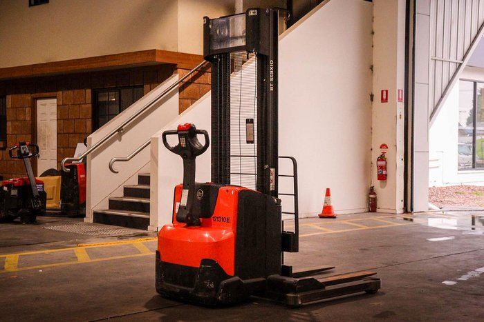 2012 Toyota Staxio Swe120s Power Stacker Orange