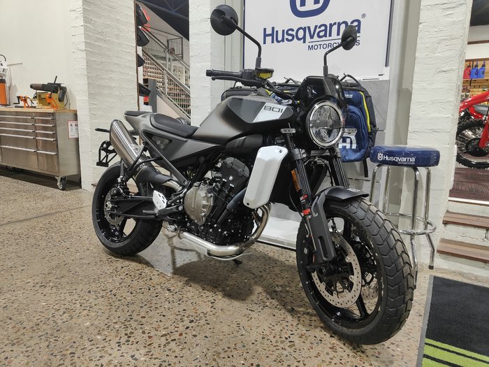 2024 HUSQVARNA SVARTPILEN 801 ROAD GREY