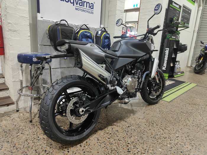 2024 HUSQVARNA SVARTPILEN 801 ROAD GREY