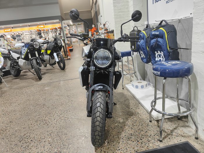 2024 HUSQVARNA SVARTPILEN 801 ROAD GREY