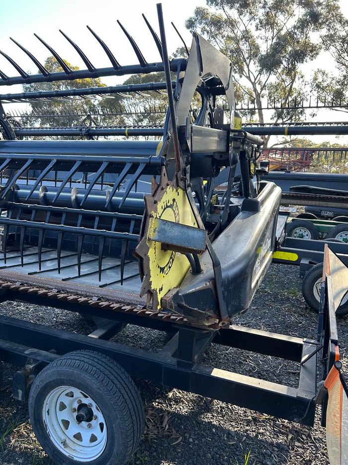 2012 MacDon D60 25Ft