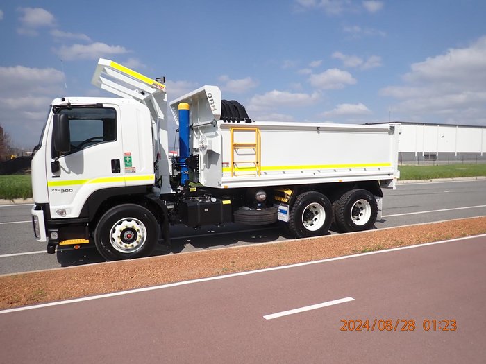 2025 Isuzu Fvz 260-300 White