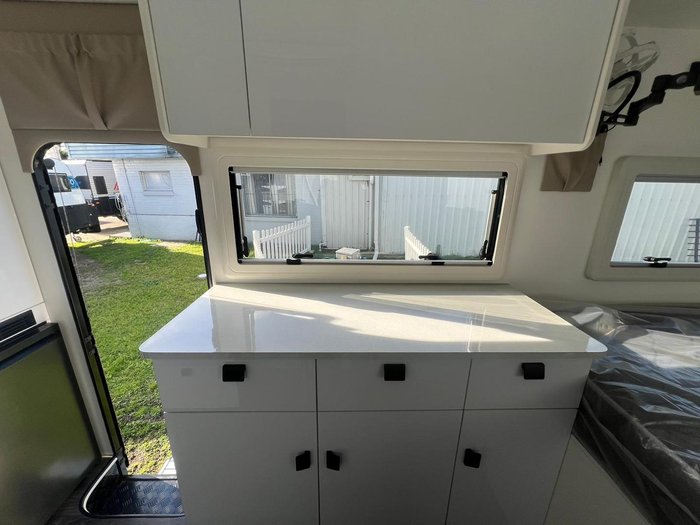 2024 JB Caravans Gator Hybrid 16' Full Off Road
