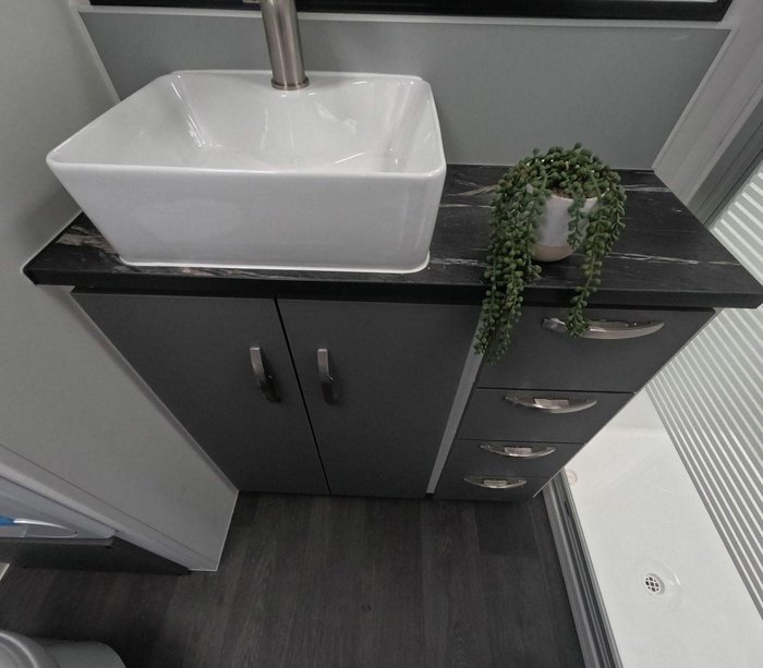 2024 Leader Caravans 2060_R_K1e2_T Gold Le 20'6