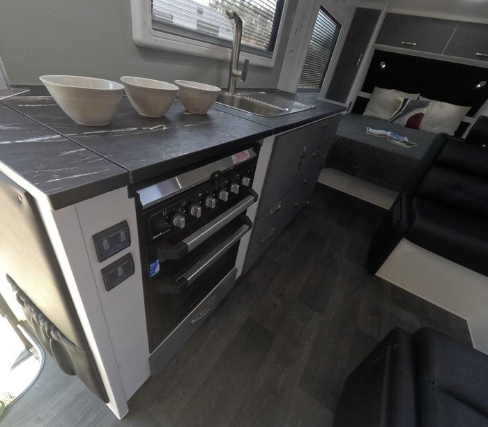 2024 Leader Caravans 2060_R_K1e2_T Gold Le 20'6