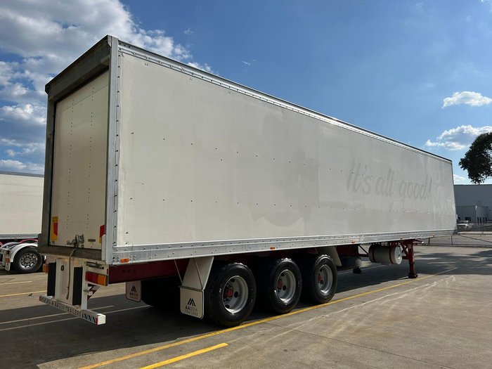2004 Maxitrans St3 Od 24 Pallet -28 Freezer, Roller Door. 4.3