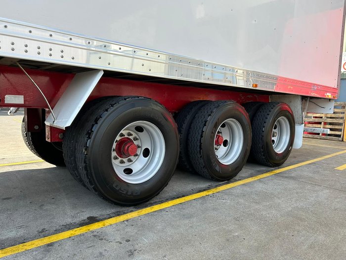 2004 Maxitrans St3 Od 24 Pallet Chiller Van, Roll Door 4.3M