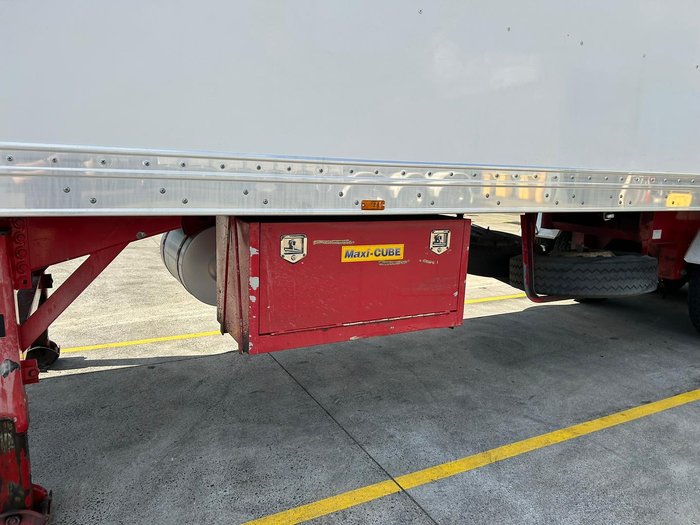 2004 Maxitrans St3 Od 24 Pallet Chiller Van, Roll Door 4.3M