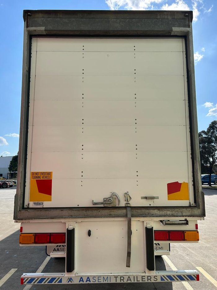 2004 Maxitrans St3 Od 24 Pallet -28 Freezer, Roller Door. 4.3