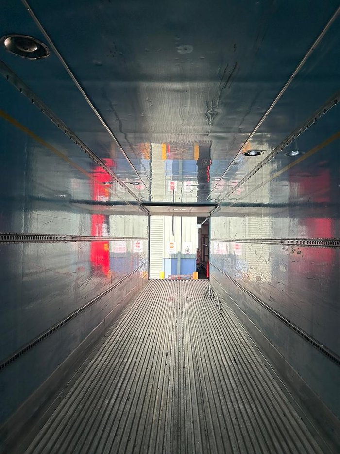 2004 Maxitrans St3 Od 24 Pallet -28 Freezer, Roller Door. 4.3