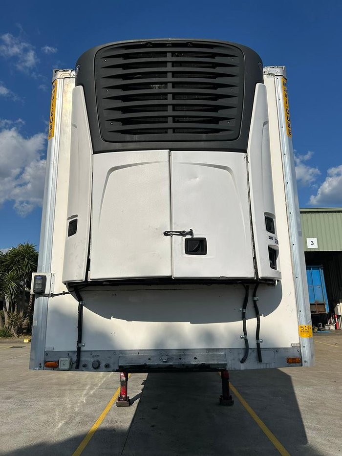 2004 Maxitrans St3 Od 24 Pallet -28 Freezer, Roller Door. 4.3