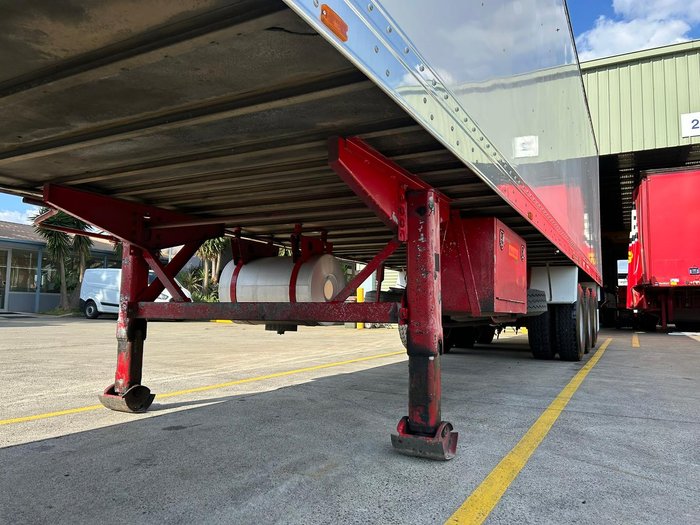 2004 Maxitrans St3 Od 24 Pallet -28 Freezer, Roller Door. 4.3