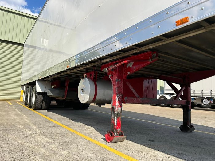 2004 Maxitrans St3 Od 24 Pallet Chiller Van, Roll Door 4.3M