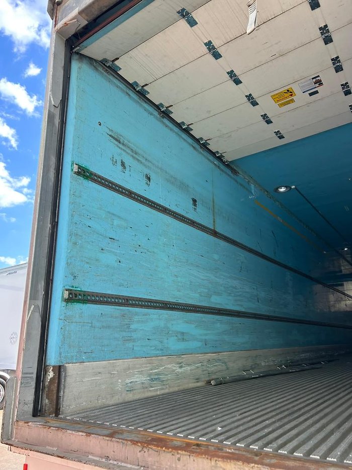 2004 Maxitrans St3 Od 24 Pallet -28 Freezer, Roller Door. 4.3