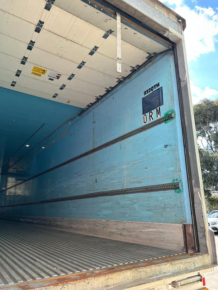 2004 Maxitrans St3 Od 24 Pallet -28 Freezer, Roller Door. 4.3
