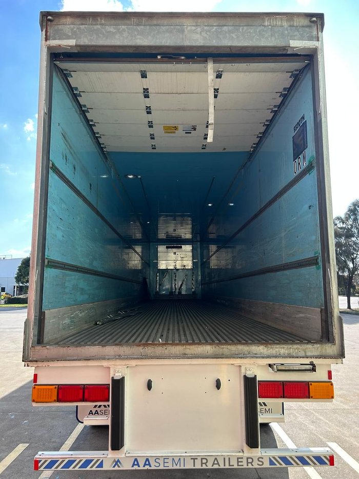 2004 Maxitrans St3 Od 24 Pallet -28 Freezer, Roller Door. 4.3