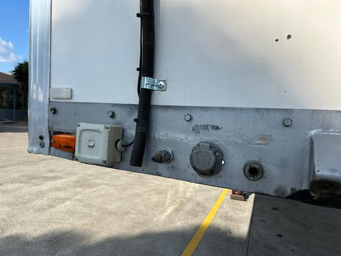 2004 Maxitrans St3 Od 24 Pallet -28 Freezer, Roller Door. 4.3