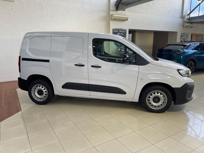 2024 Peugeot Partner Pro