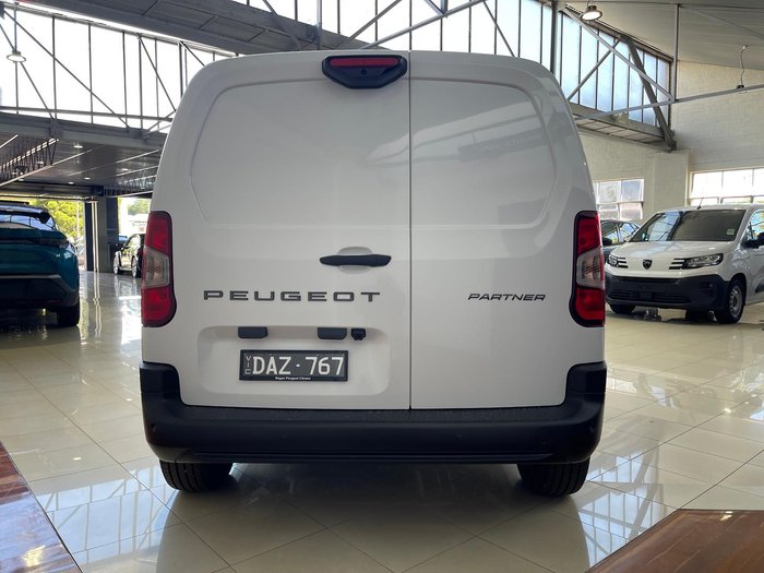 2024 Peugeot Partner Pro