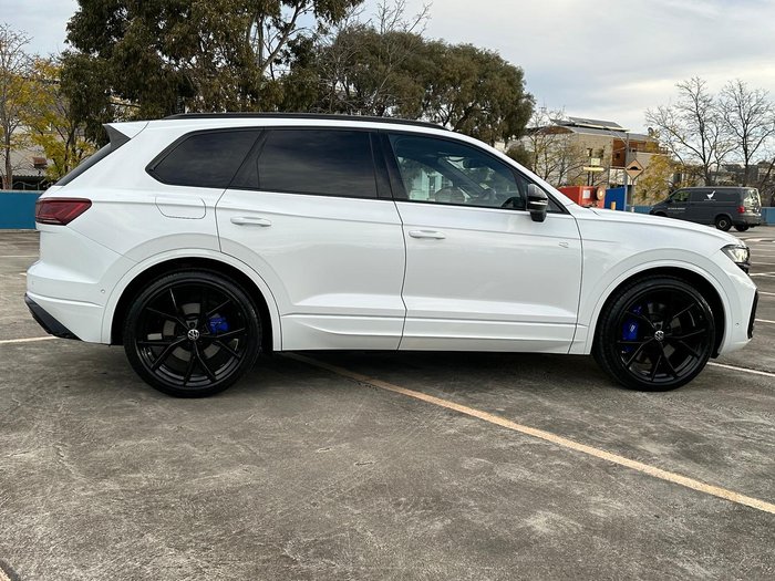 2024 Volkswagen Touareg R