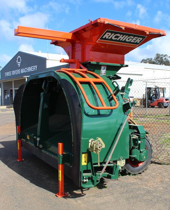 0 Richiger R990 Grain Bag Inloader Green