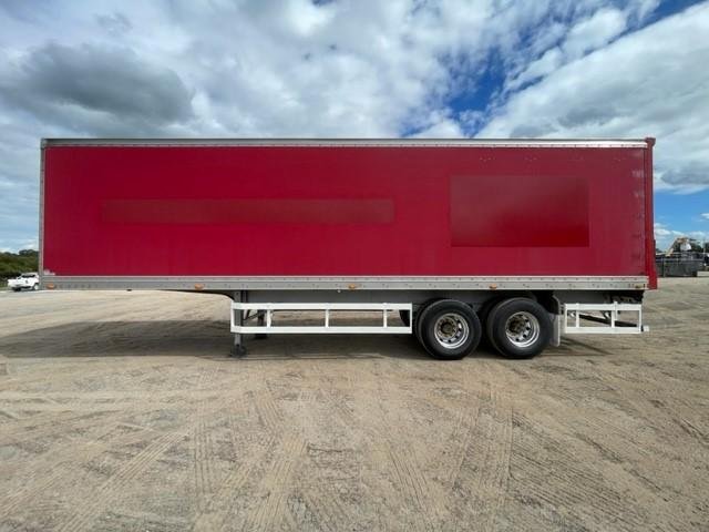 2011 Maxitrans 16P Dry Van Red