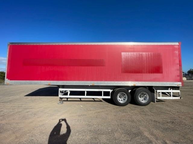 2011 Maxitrans 16P Dry Van Red