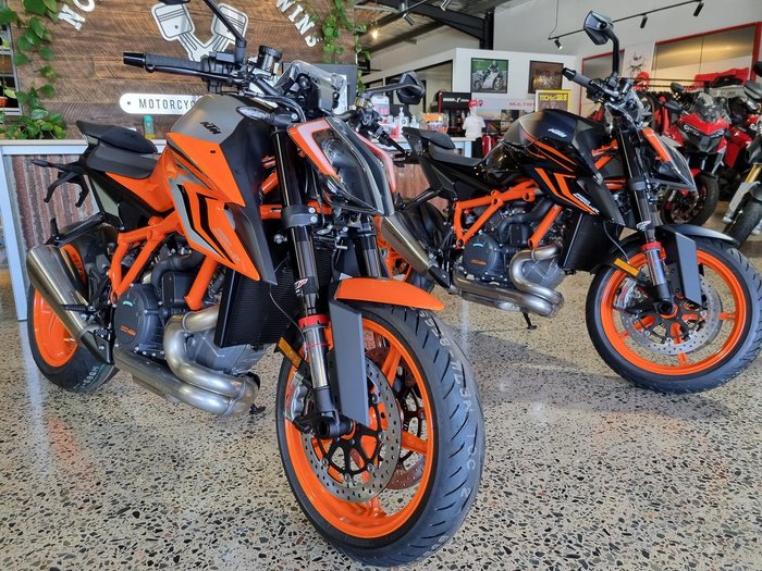 2022 KTM 1290 Super Duke R