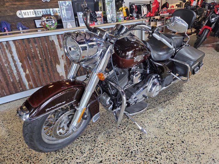 2011 Harley-Davidson Road King Classic 1690 (FLHRC)
