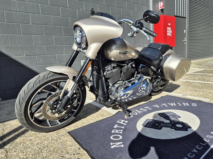 2018 Harley-Davidson Sport Glide 107 (FLSB) Softail Silver