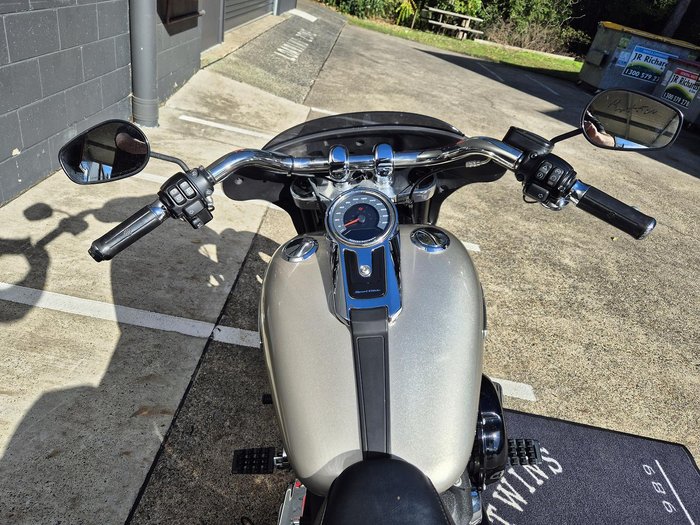 2018 Harley-Davidson Sport Glide 107 (FLSB) Softail Silver