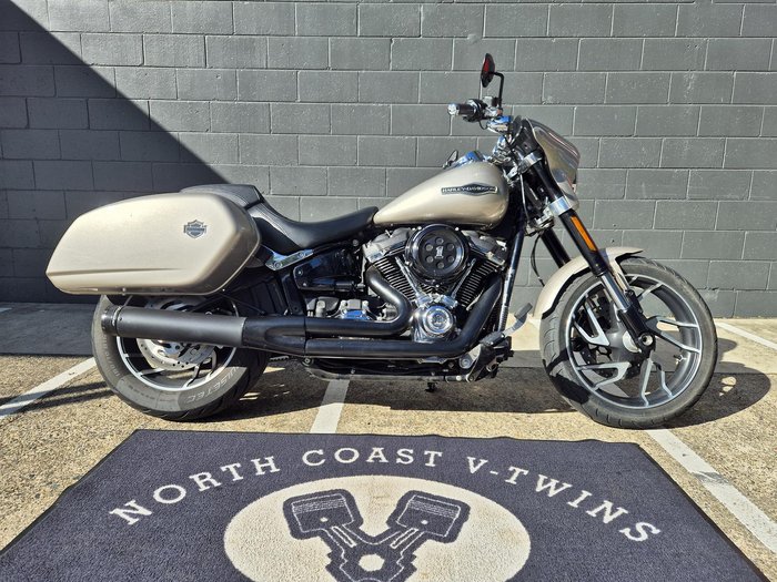 2018 Harley-Davidson Sport Glide 107 (FLSB) Softail Silver