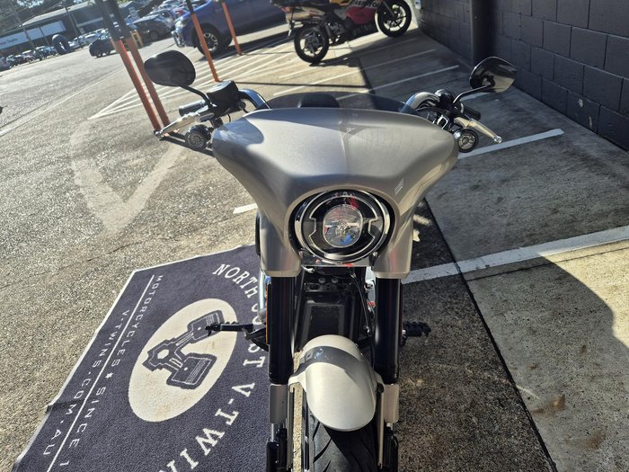 2018 Harley-Davidson Sport Glide 107 (FLSB) Softail Silver