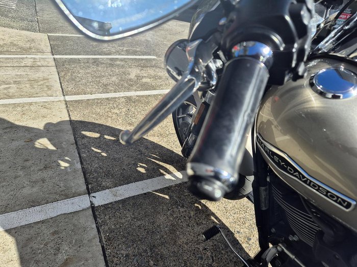 2018 Harley-Davidson Sport Glide 107 (FLSB) Softail Silver