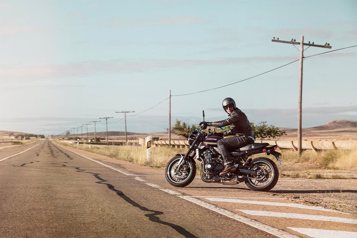 2026 Kawasaki Z900RS (Z900C) Z Red