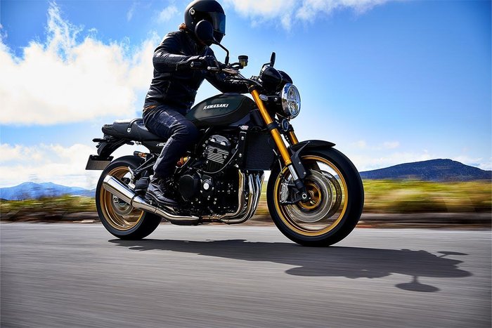 2025 Kawasaki Z900RS SE Z Black